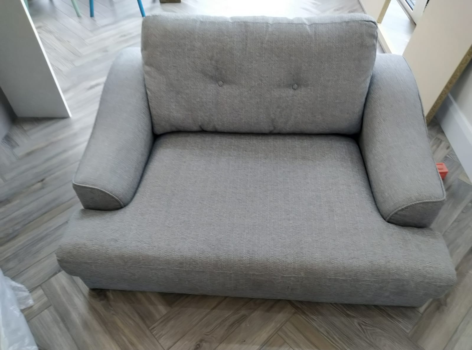 Why Business Owners Are Turning To Professional Sofa Cleaning Services